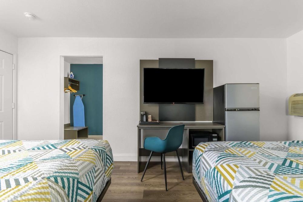 Studio 6 Suites Madera, CA Yosemite