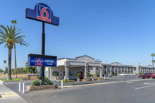 Studio 6 Suites Madera, CA Yosemite image 1