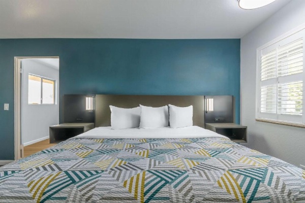 Studio 6 Suites Madera, CA Yosemite image 11