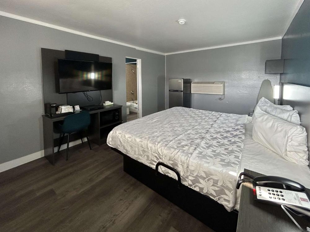 King Room - Disability Access - Non-Smoking